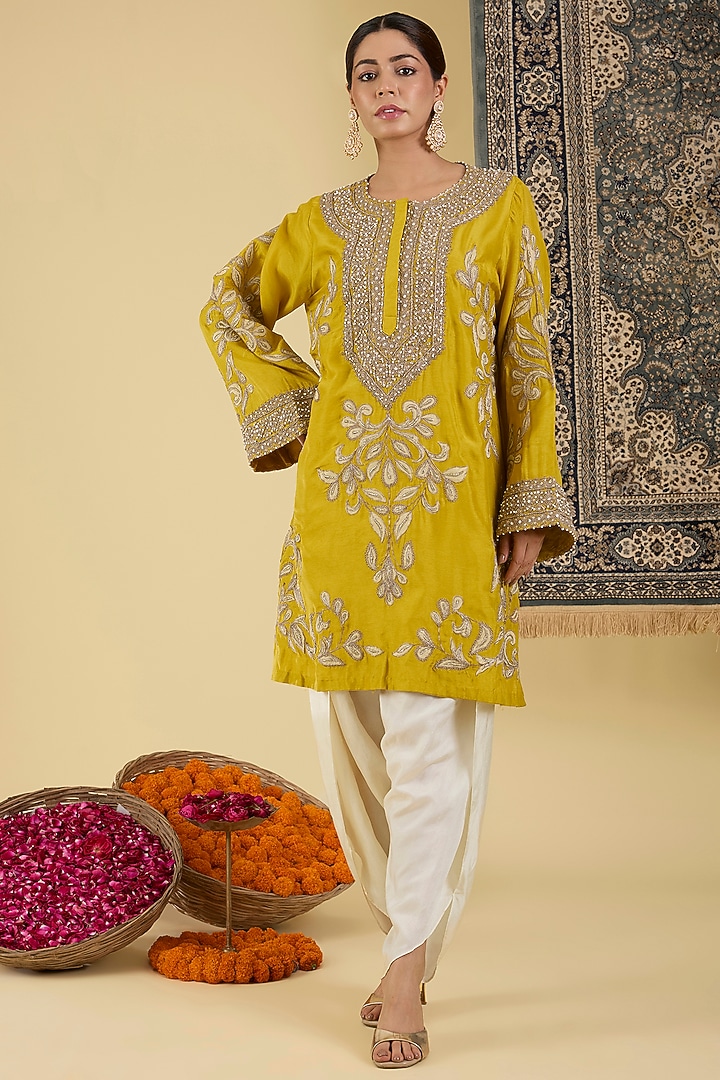 Mustard Yellow Bemberg Silk Embroidered Kurta Set by Baidehi at Pernia's Pop Up Shop