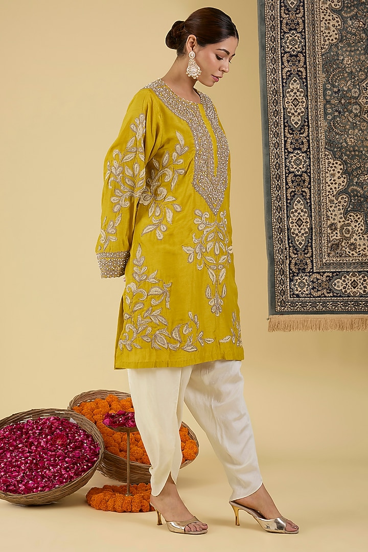 Mustard Yellow Bemberg Silk Embroidered Kurta Set by Baidehi at Pernia's Pop Up Shop