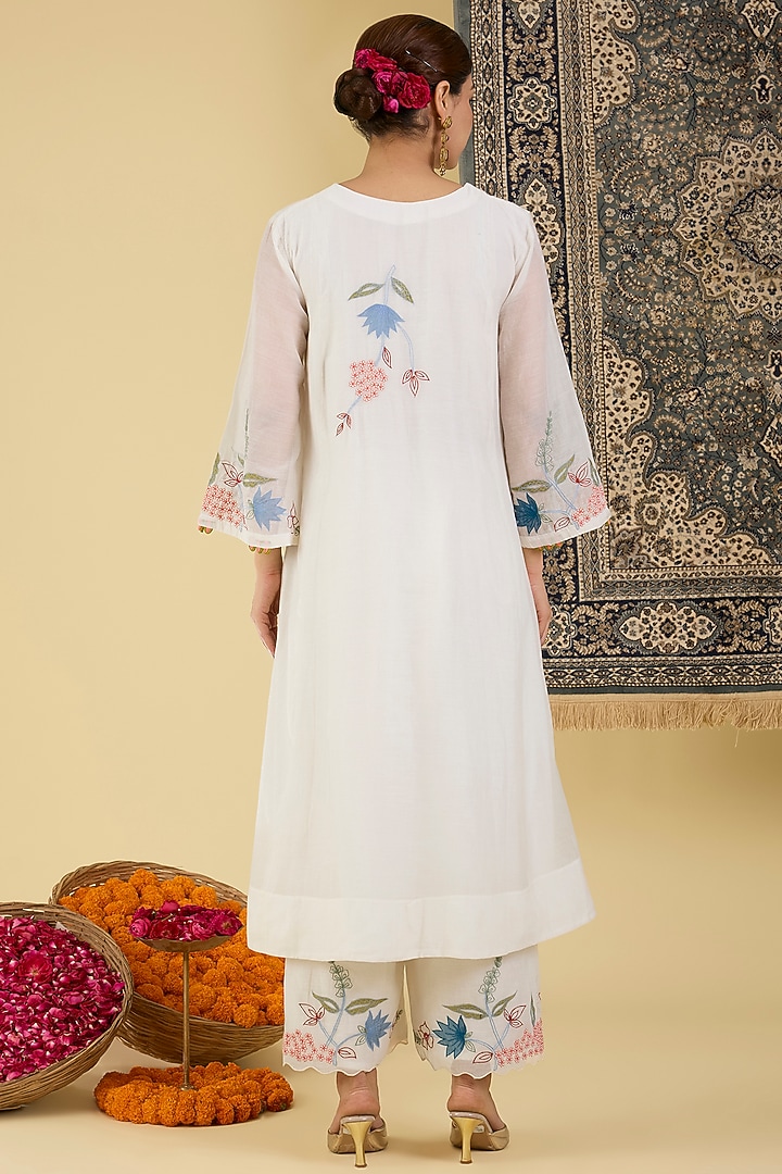 Soft Ivory Mal Chanderi Floral Embroidered Kurta Set by Baidehi at Pernia's Pop Up Shop