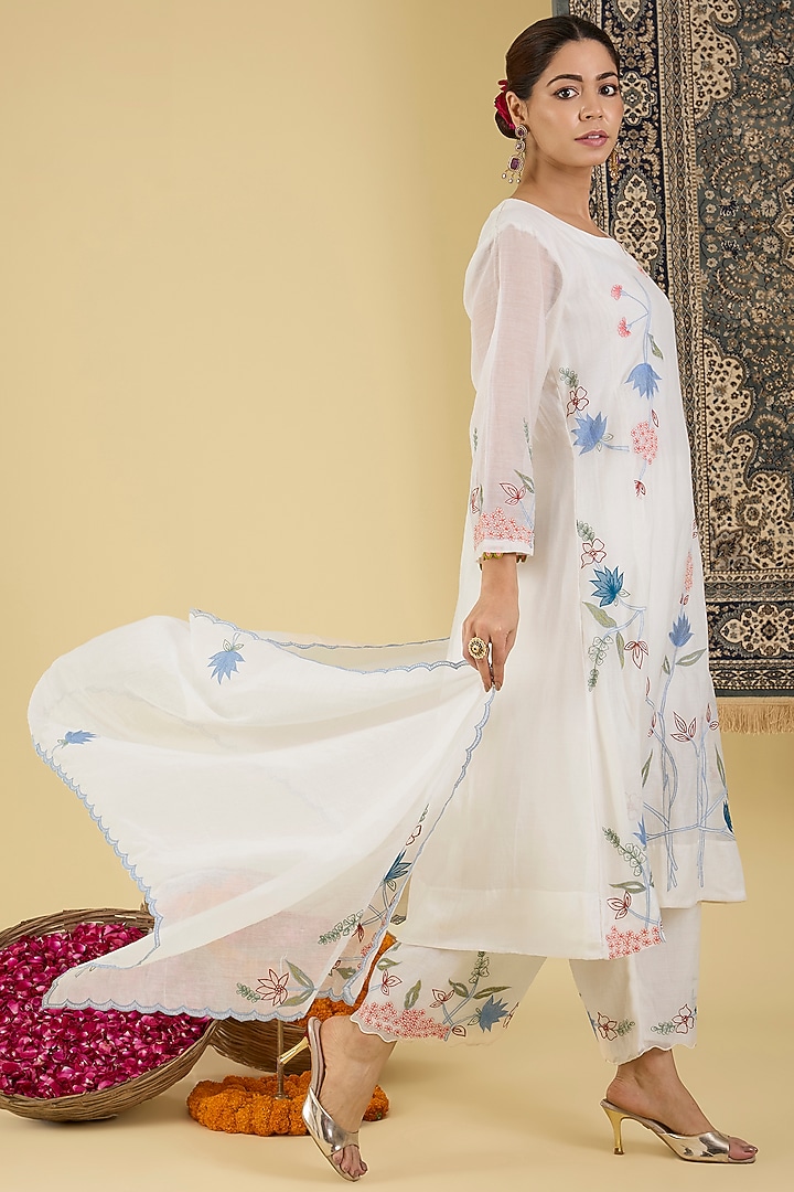 Soft Ivory Mal Chanderi Floral Embroidered Kurta Set by Baidehi at Pernia's Pop Up Shop