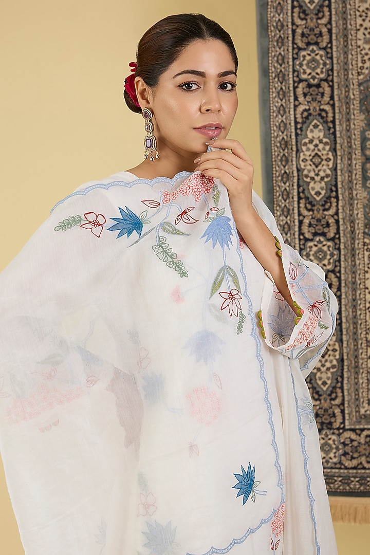 Soft Ivory Mal Chanderi Floral Embroidered Kurta Set by Baidehi at Pernia's Pop Up Shop
