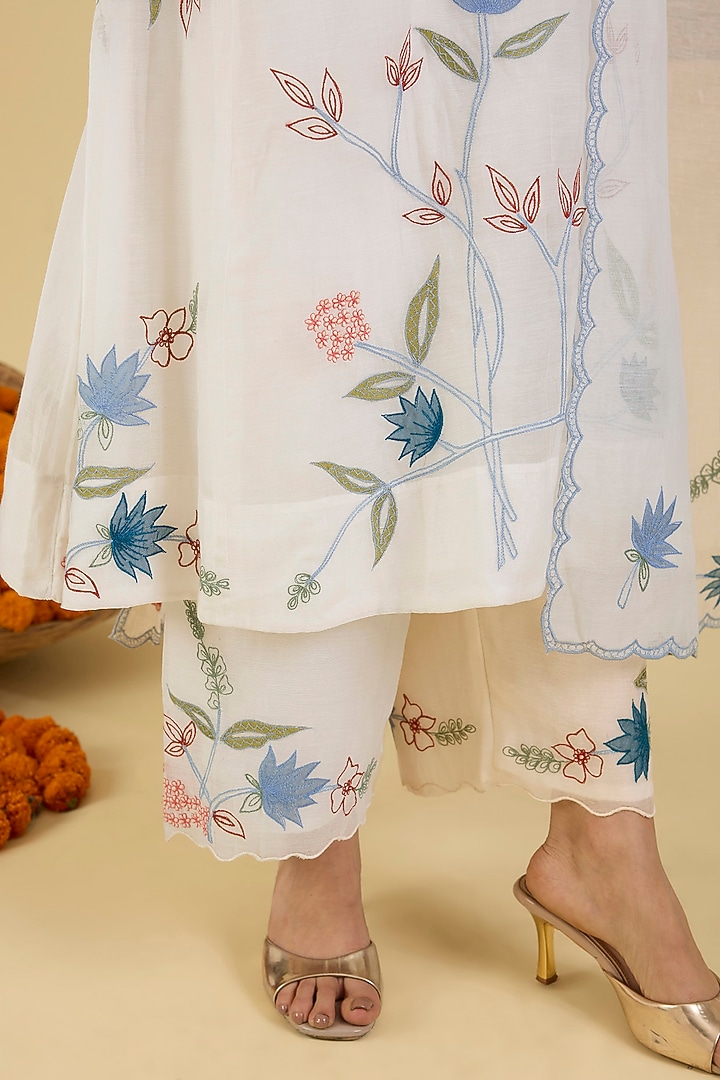 Soft Ivory Mal Chanderi Floral Embroidered Kurta Set by Baidehi at Pernia's Pop Up Shop