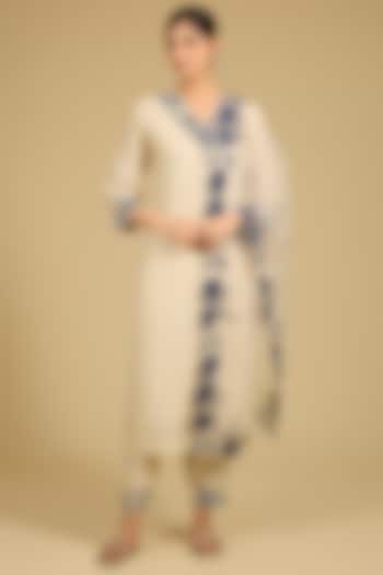 Off-White Cotton Chanderi Floral Applique Work Kurta Set by Baidehi at Pernia's Pop Up Shop