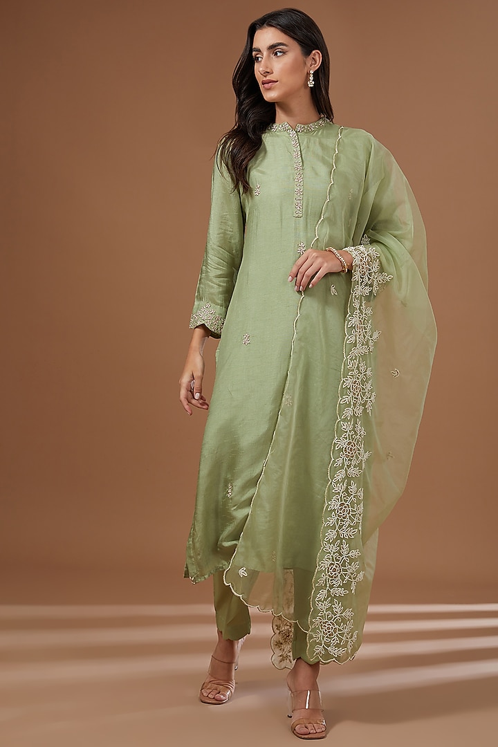 Green Bemberg Silk Dabka Embroidered Kurta Set by Baidehi at Pernia's Pop Up Shop