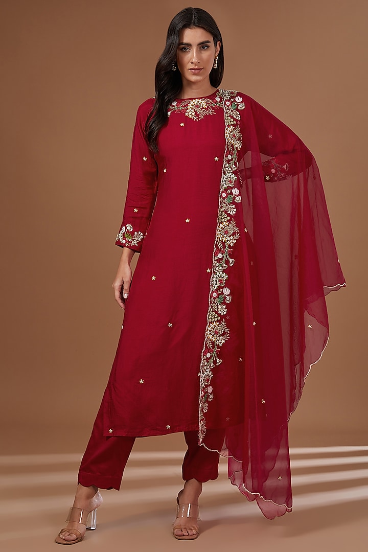 Red Bemberg Silk Dabka Embroidered Straight Kurta Set by Baidehi at Pernia's Pop Up Shop