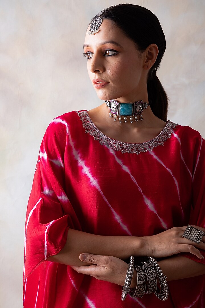 Red & White Leheriya Printed Kaftan by Baidehi at Pernia's Pop Up Shop
