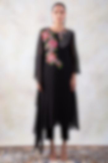 Black Embroidered Kurta Set by Baidehi at Pernia's Pop Up Shop