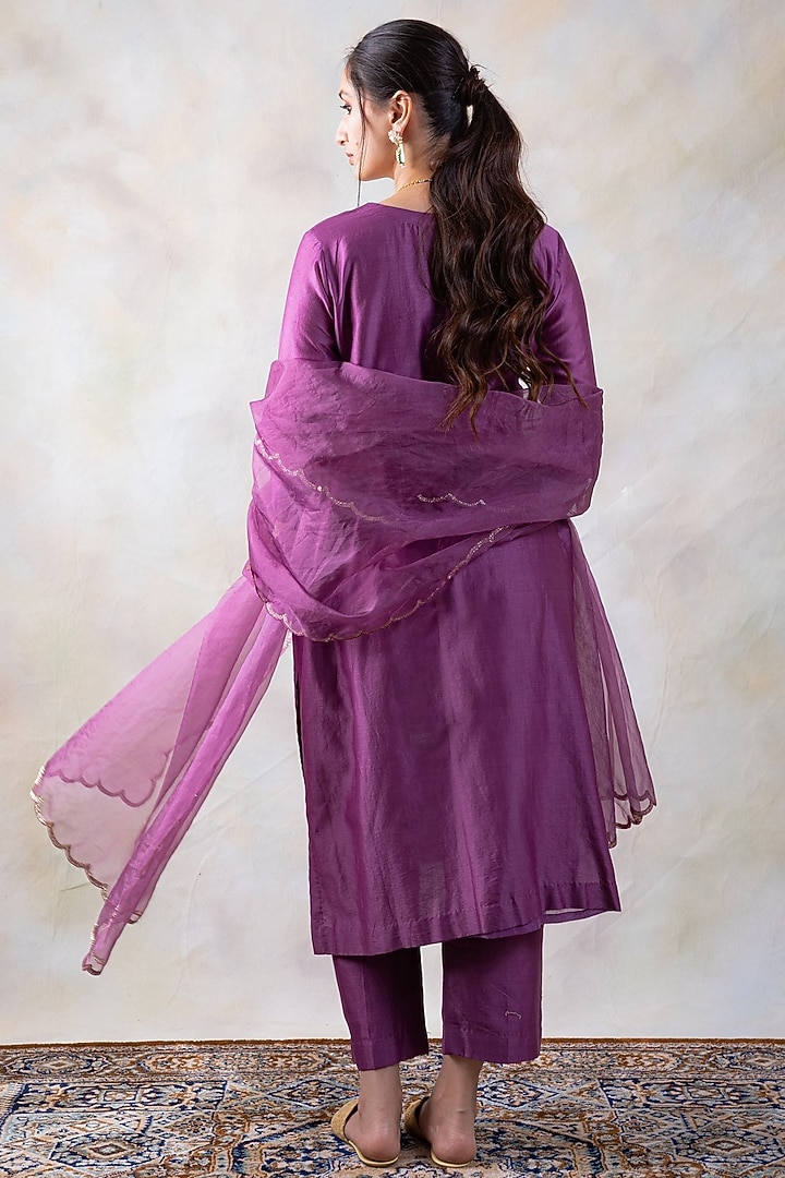 Purple Embroidered Kurta Set by Baidehi at Pernia's Pop Up Shop