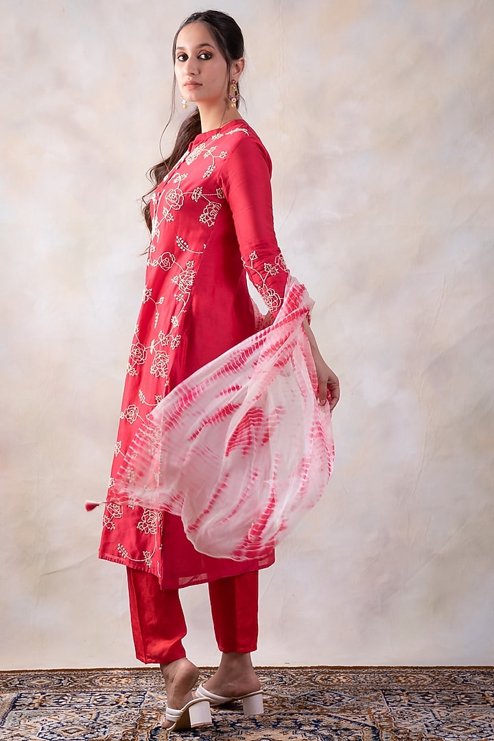 Pink Chanderi Silk Hand Embroidered Kurta With Dupatta by Baidehi at Pernia's Pop Up Shop