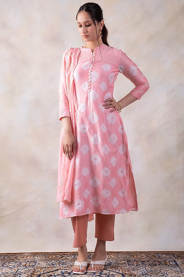 Blush Pink Embroidered Kurta Set by Baidehi at Pernia's Pop Up Shop