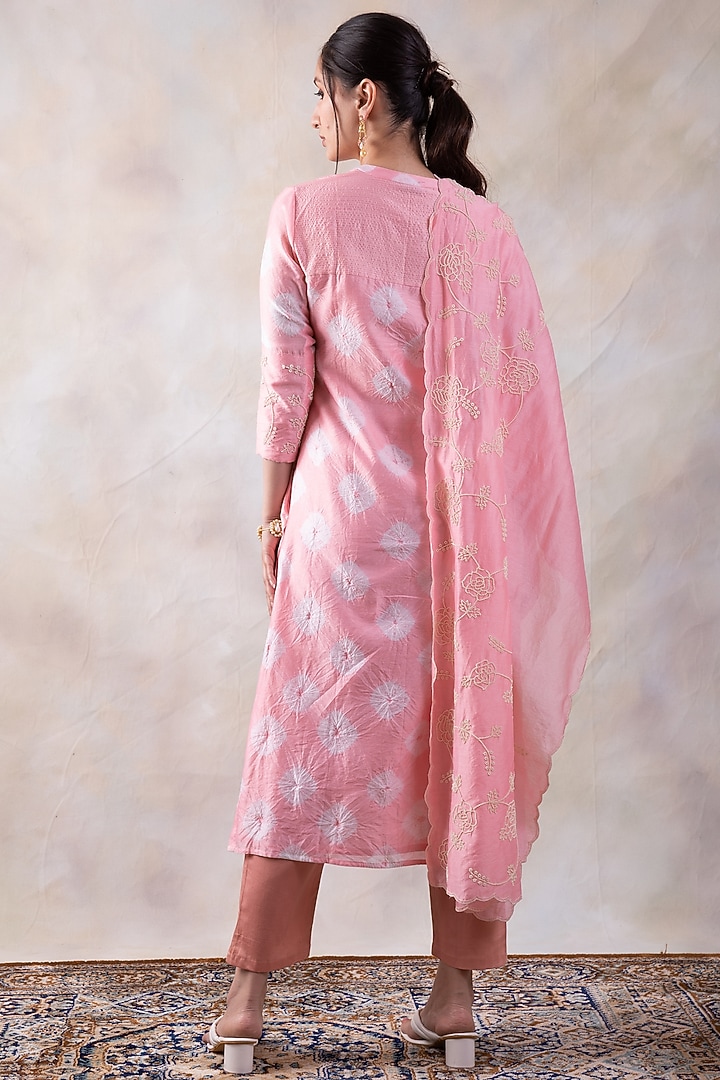 Blush Pink Embroidered Kurta Set by Baidehi at Pernia's Pop Up Shop