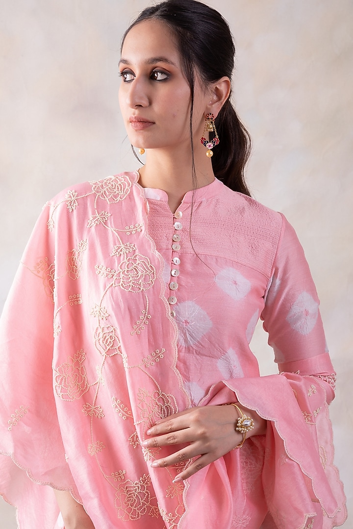 Blush Pink Embroidered Kurta Set by Baidehi at Pernia's Pop Up Shop