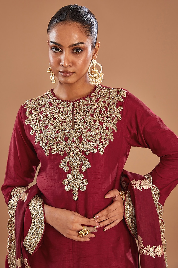 Maroon Bemberg Silk Dabka Embroidered Kurta Set by Baidehi at Pernia's Pop Up Shop