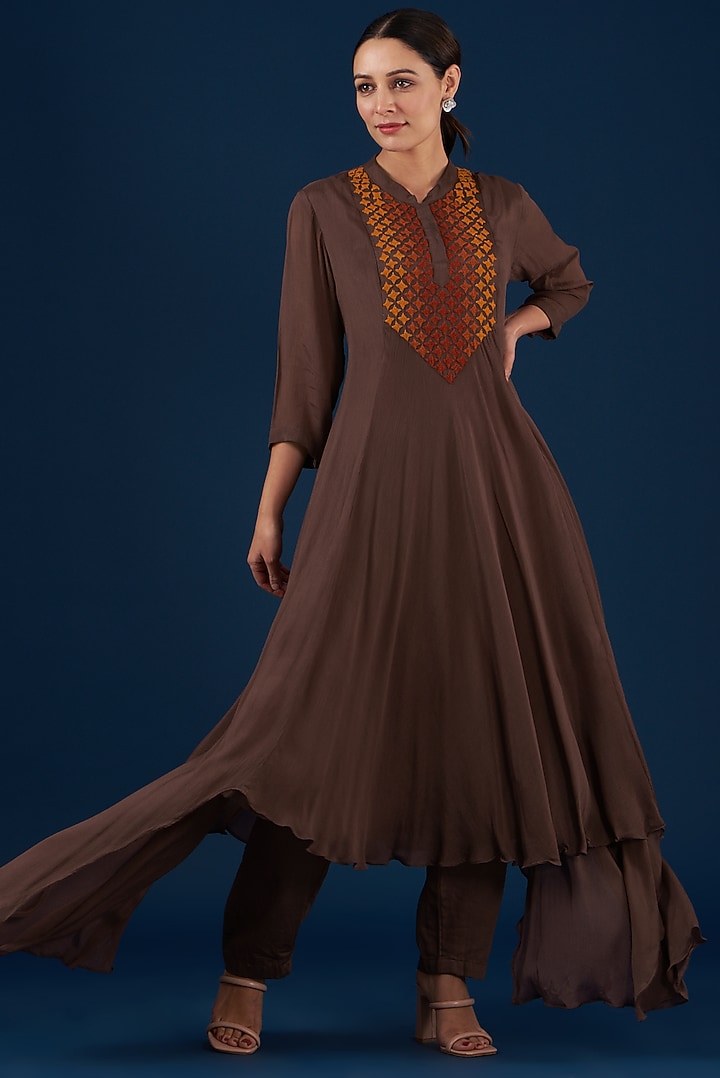 Brown Embroidered Kurta Set by Baidehi at Pernia's Pop Up Shop