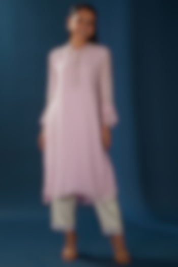 Lilac Embroidered Kurta Set by Baidehi at Pernia's Pop Up Shop