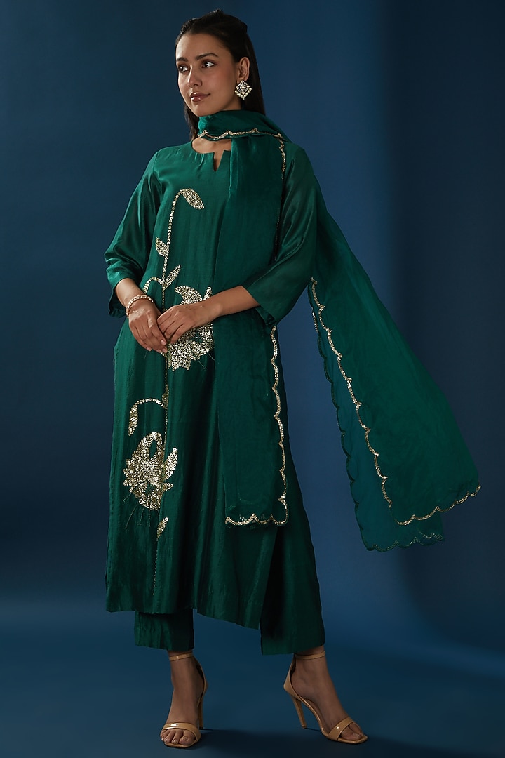 Bottle Green Hand Embroidered Kurta Set by Baidehi at Pernia's Pop Up Shop