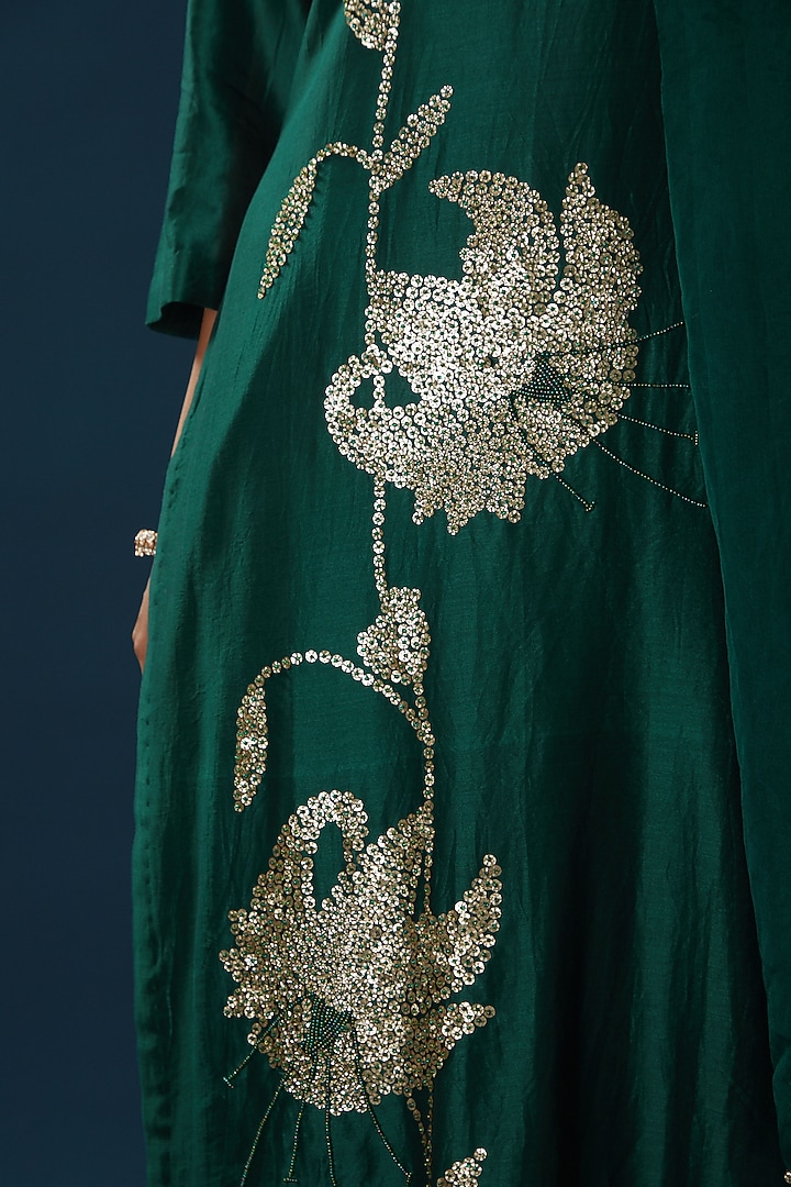 Bottle Green Hand Embroidered Kurta Set by Baidehi at Pernia's Pop Up Shop