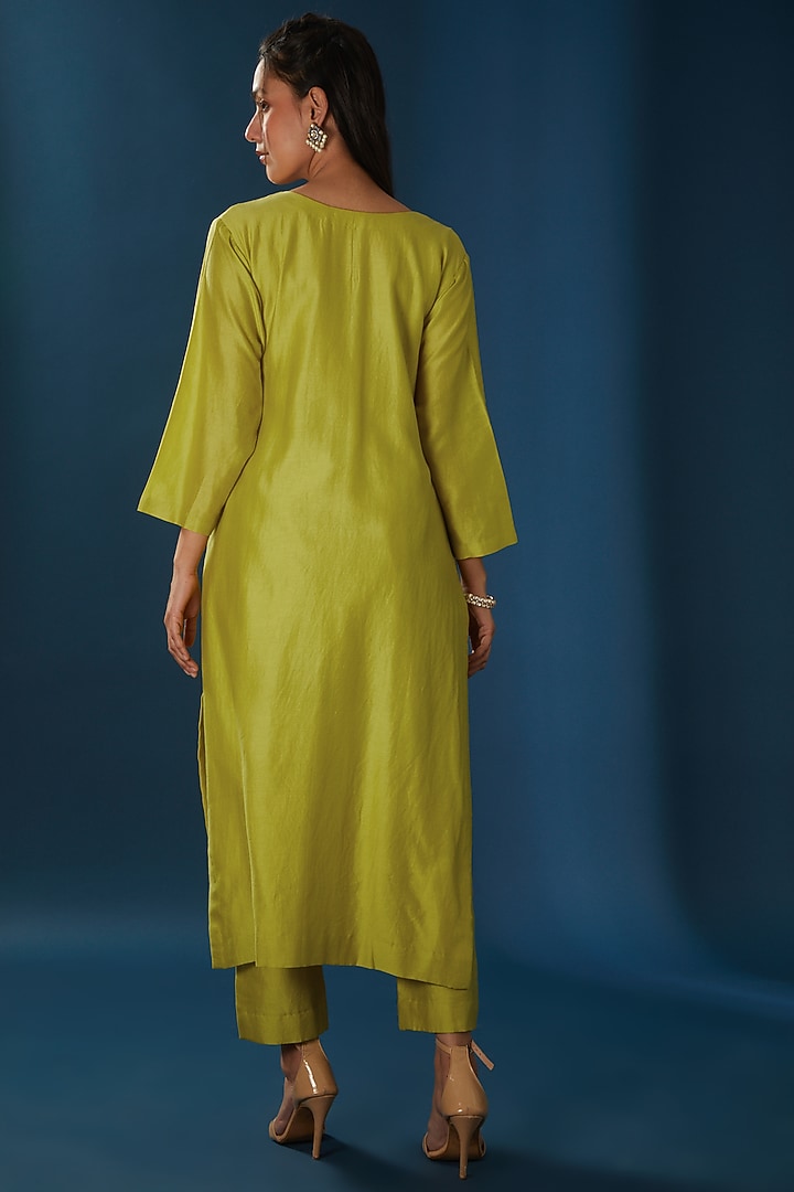 Olive Green Hand Embroidered Kurta Set by Baidehi at Pernia's Pop Up Shop