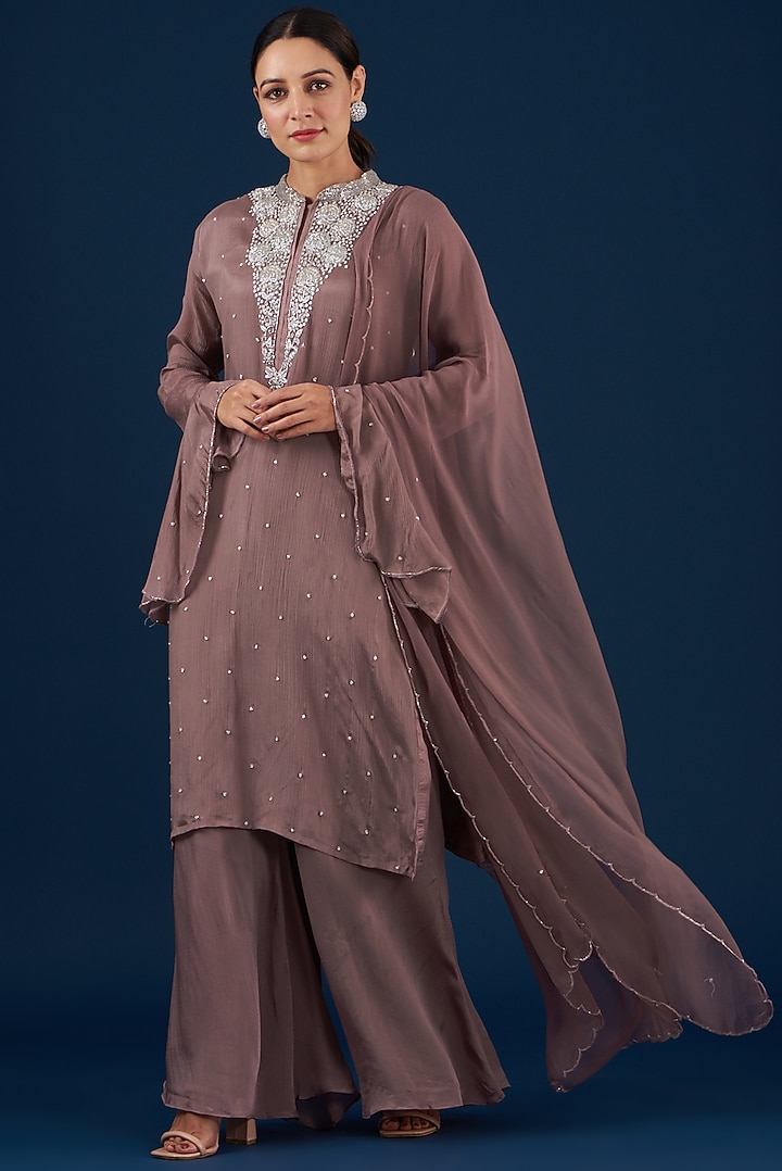 Onion Pink Embroidered Kurta Set by Baidehi at Pernia's Pop Up Shop