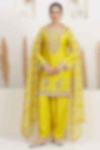 Mustard Yellow Chanderi Silk Sequins Embroidered Kurta Set by Baidehi at Pernia's Pop Up Shop