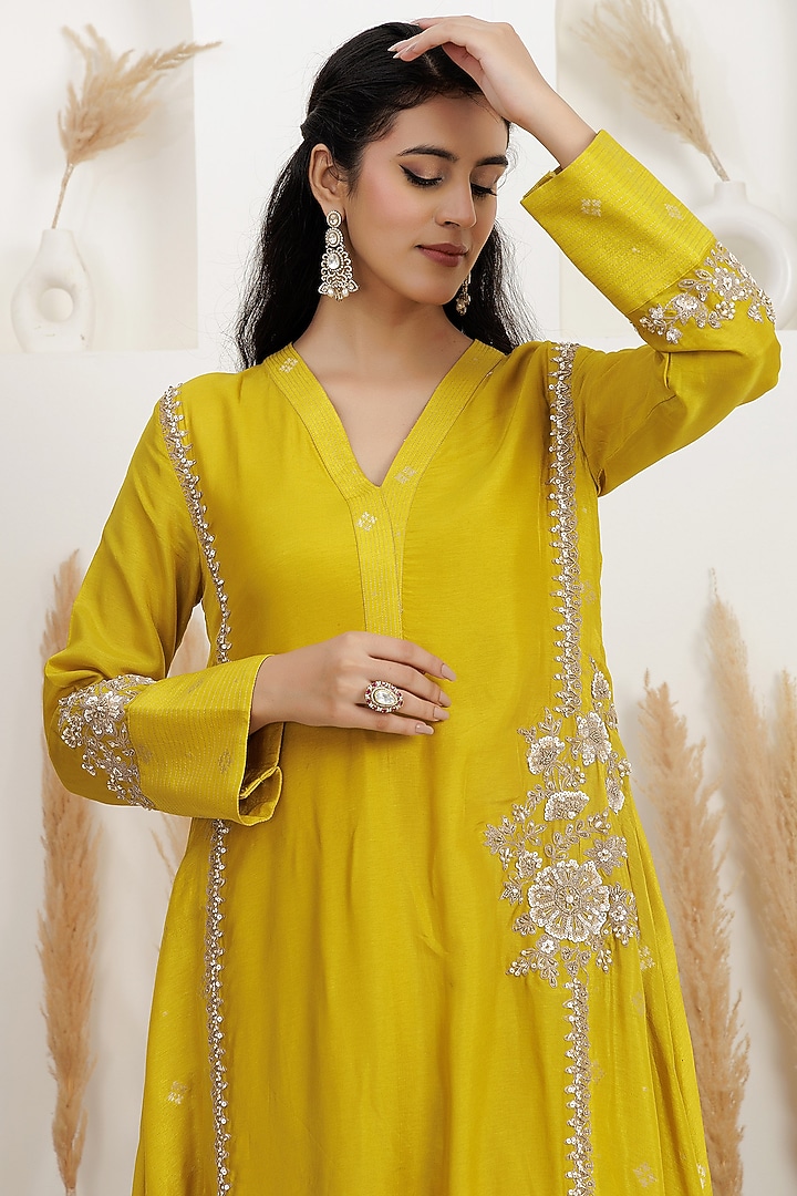 Mustard Bemberg Silk Zari Embroidered Asymmetrical Kurta Set by Baidehi at Pernia's Pop Up Shop