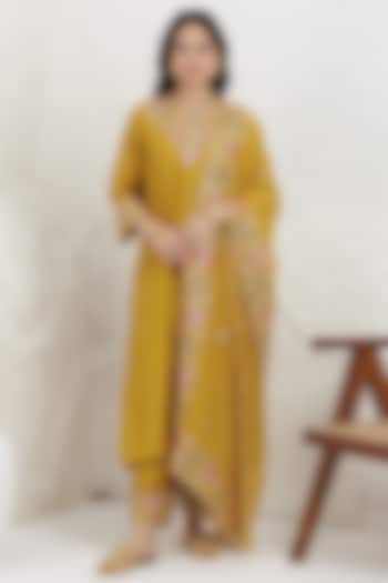 Mustard Russian Silk Applique Embroidered Kurta Set by Baidehi at Pernia's Pop Up Shop