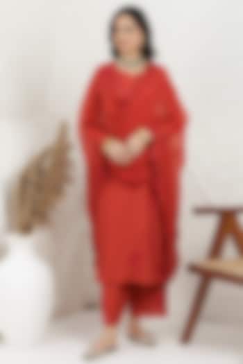 Red Silk Muslin Applique Embroidered Kurta Set by Baidehi at Pernia's Pop Up Shop