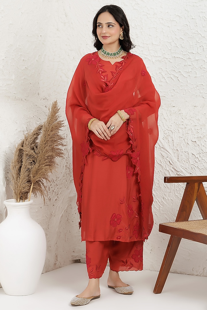 Red Silk Muslin Applique Embroidered Kurta Set by Baidehi at Pernia's Pop Up Shop