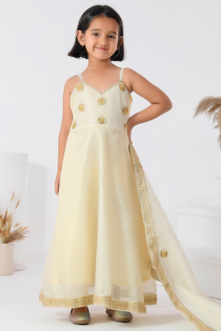 Ivory Doriya Silk Embroidered Anarkali Set For Girls by Bannhi by Priyanka Rathore - kids at Pernia's Pop Up Shop