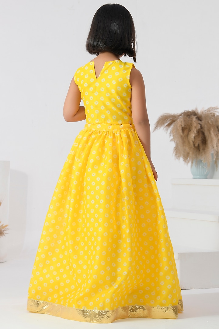 Yellow Chanderi Bandhani Printed Lehenga Set For Girls by Bannhi by Priyanka Rathore - kids at Pernia's Pop Up Shop