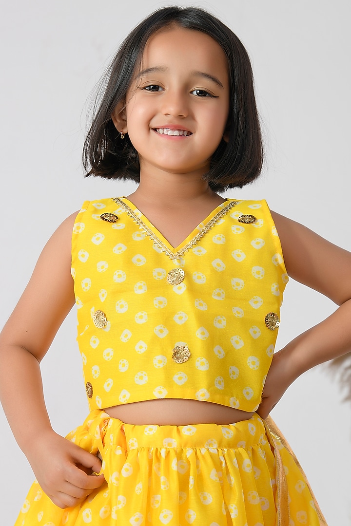 Yellow Chanderi Bandhani Printed Lehenga Set For Girls by Bannhi by Priyanka Rathore - kids at Pernia's Pop Up Shop