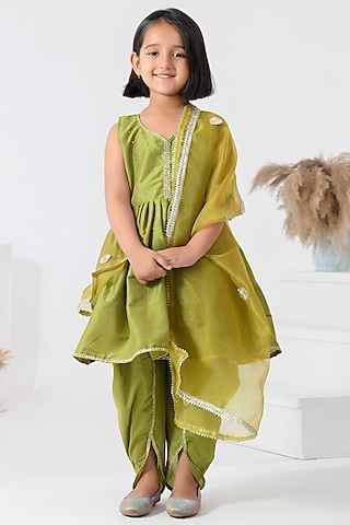 Green Taffeta Silk Dhoti Set For Girls by Bannhi by Priyanka Rathore - kids
