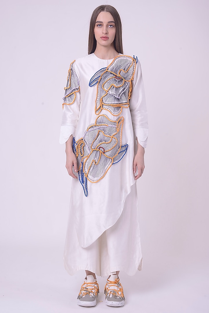 Off-White Silk Chanderi Hand & Machine Embroidered Tunic Set by Nitin Bal Chauhan at Pernia's Pop Up Shop