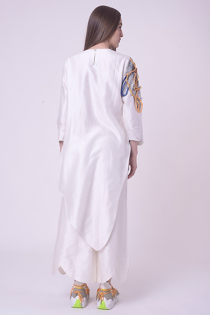 Off-White Silk Chanderi Hand & Machine Embroidered Tunic Set by Nitin Bal Chauhan at Pernia's Pop Up Shop