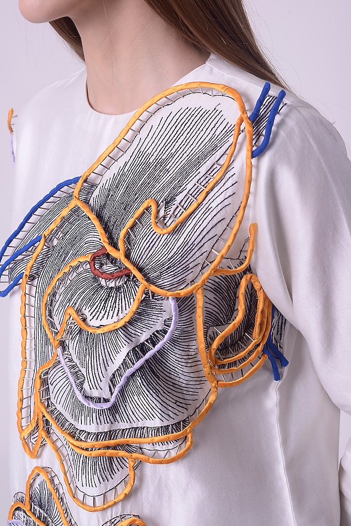 Off-White Silk Chanderi Hand & Machine Embroidered Tunic Set by Nitin Bal Chauhan at Pernia's Pop Up Shop