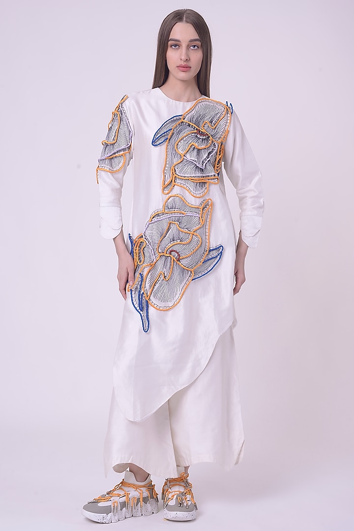 Off-White Silk Chanderi Hand & Machine Embroidered Tunic Set by Nitin Bal Chauhan at Pernia's Pop Up Shop