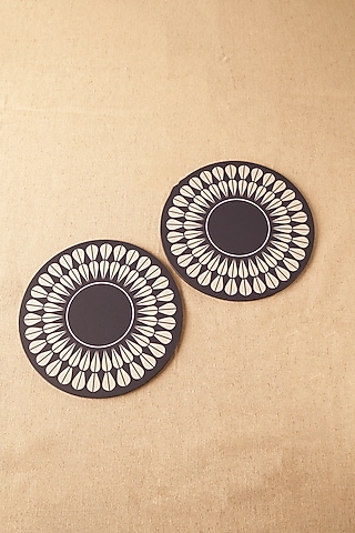 Blue Premium MDF Petal Round Trivets Set Of 4 by BambaiSe