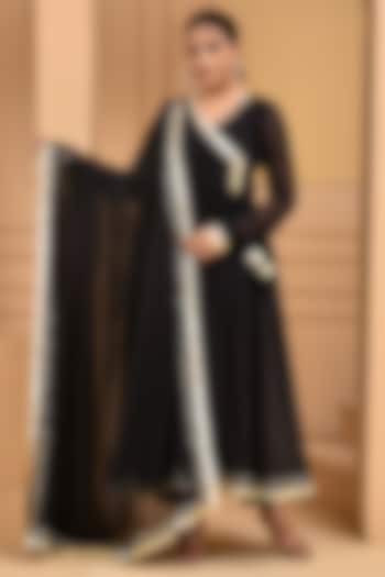 Black Georgette Gota Lace Work Party Wear Anarkali Set by Bannhi by Priyanka Rathore at Pernia's Pop Up Shop