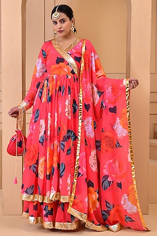 Coral Georgette Gota Embellished & Floral Printed Kurta Set by Bannhi by Priyanka Rathore
