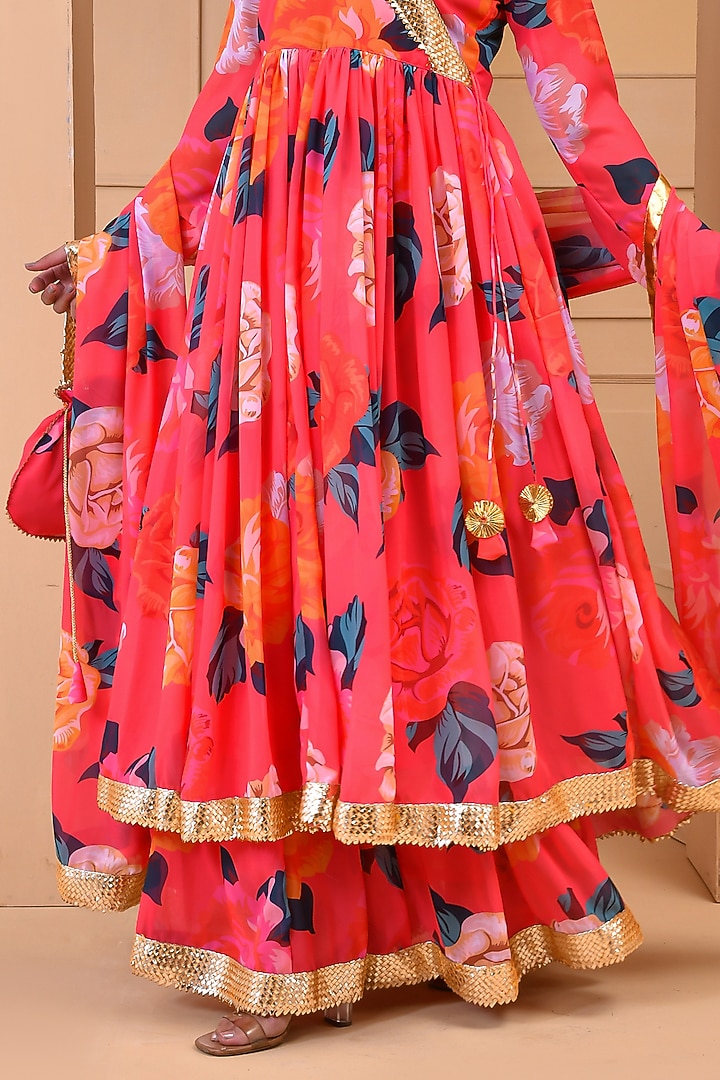 Coral Georgette Gota Embellished & Floral Printed Kurta Set by Bannhi by Priyanka Rathore at Pernia's Pop Up Shop