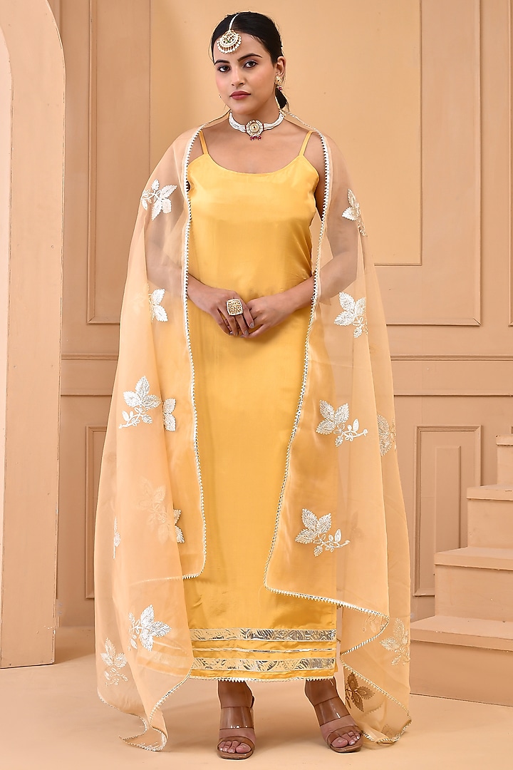 Beige Uppada Silk Floral Motifs Work Kurta Set by Bannhi by Priyanka Rathore at Pernia's Pop Up Shop