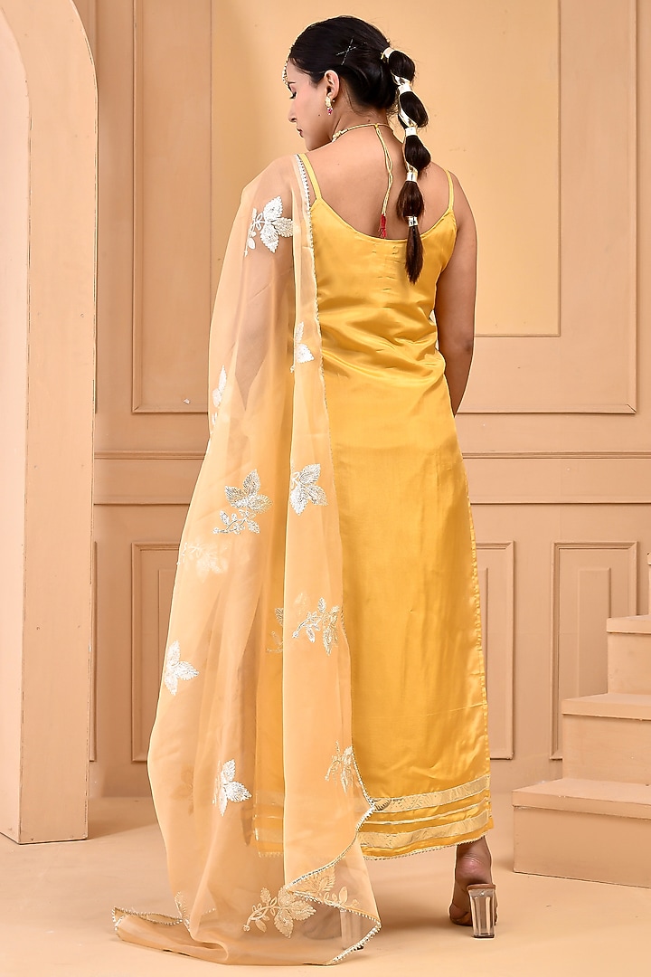 Beige Uppada Silk Floral Motifs Work Kurta Set by Bannhi by Priyanka Rathore at Pernia's Pop Up Shop