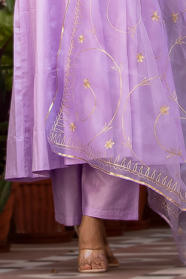 Lavender Cotton Silk Aari Embroidered Flared Kurta Set by Bannhi by Priyanka Rathore at Pernia's Pop Up Shop