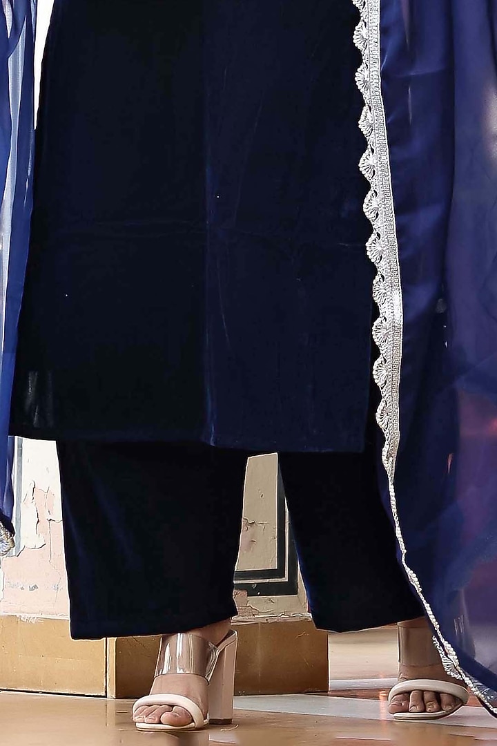 Dark Blue Velvet Silk Pearl Embellished Kurta Set by Bannhi by Priyanka Rathore at Pernia's Pop Up Shop