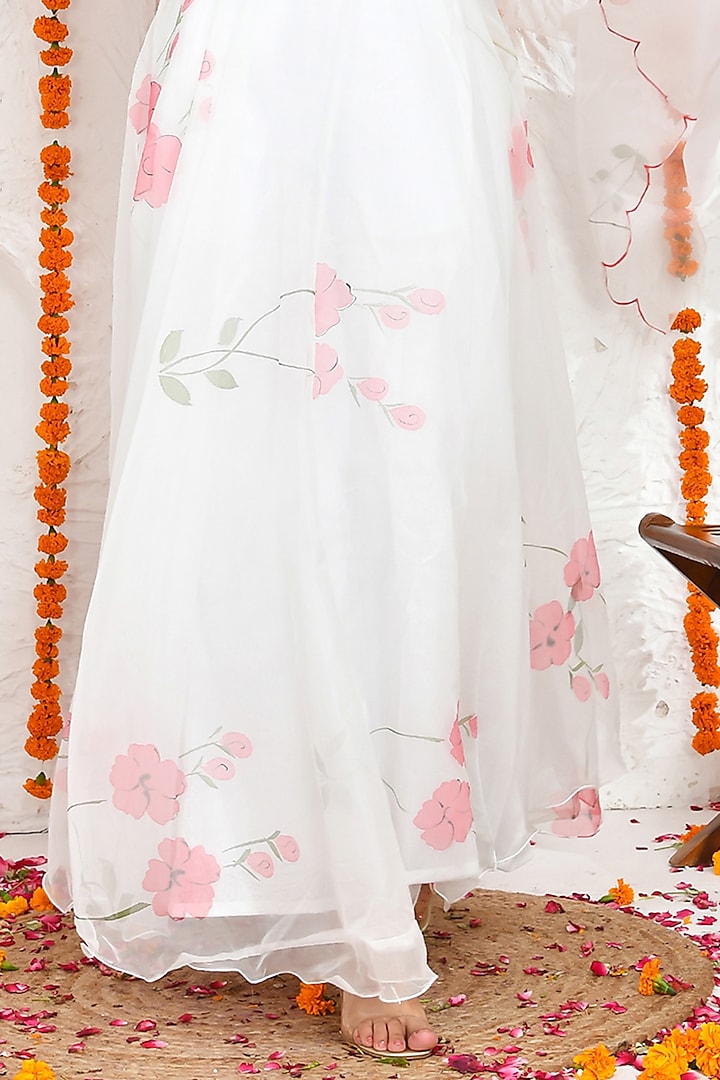 White Organza Hand Painted Flared Anarkali Set by Bannhi by Priyanka Rathore at Pernia's Pop Up Shop