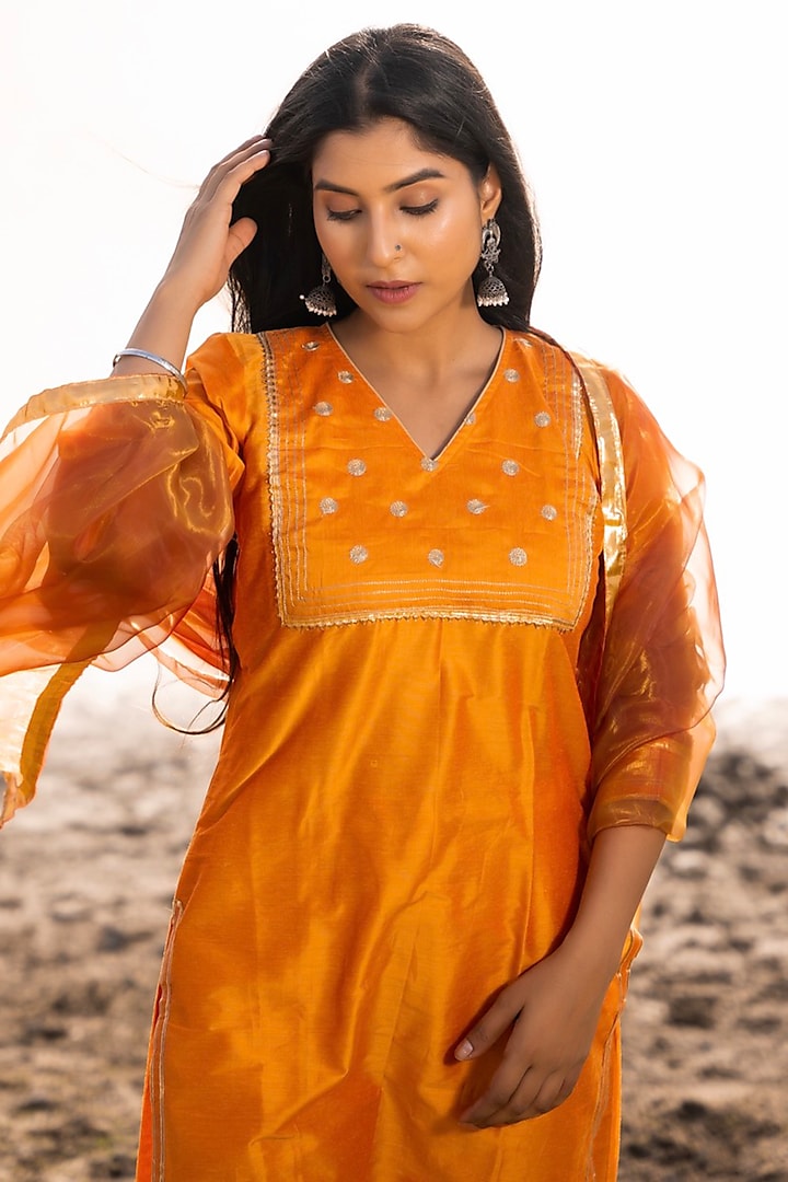 Mustard Cotton Silk Aari Embroidered Kurta Set by Bannhi by Priyanka Rathore at Pernia's Pop Up Shop