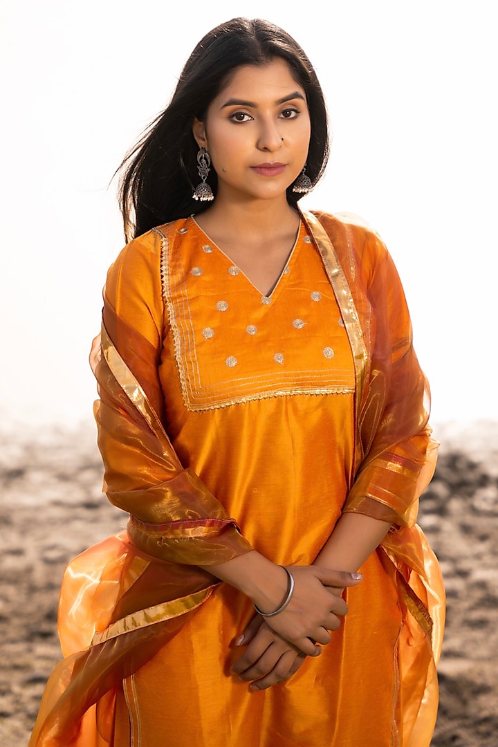 Mustard Cotton Silk Aari Embroidered Kurta Set by Bannhi by Priyanka Rathore at Pernia's Pop Up Shop