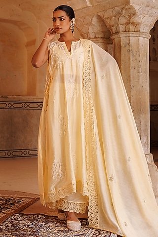 Cream Chanderi Aari Embroidered Kurta Set by Bannhi by Priyanka Rathore