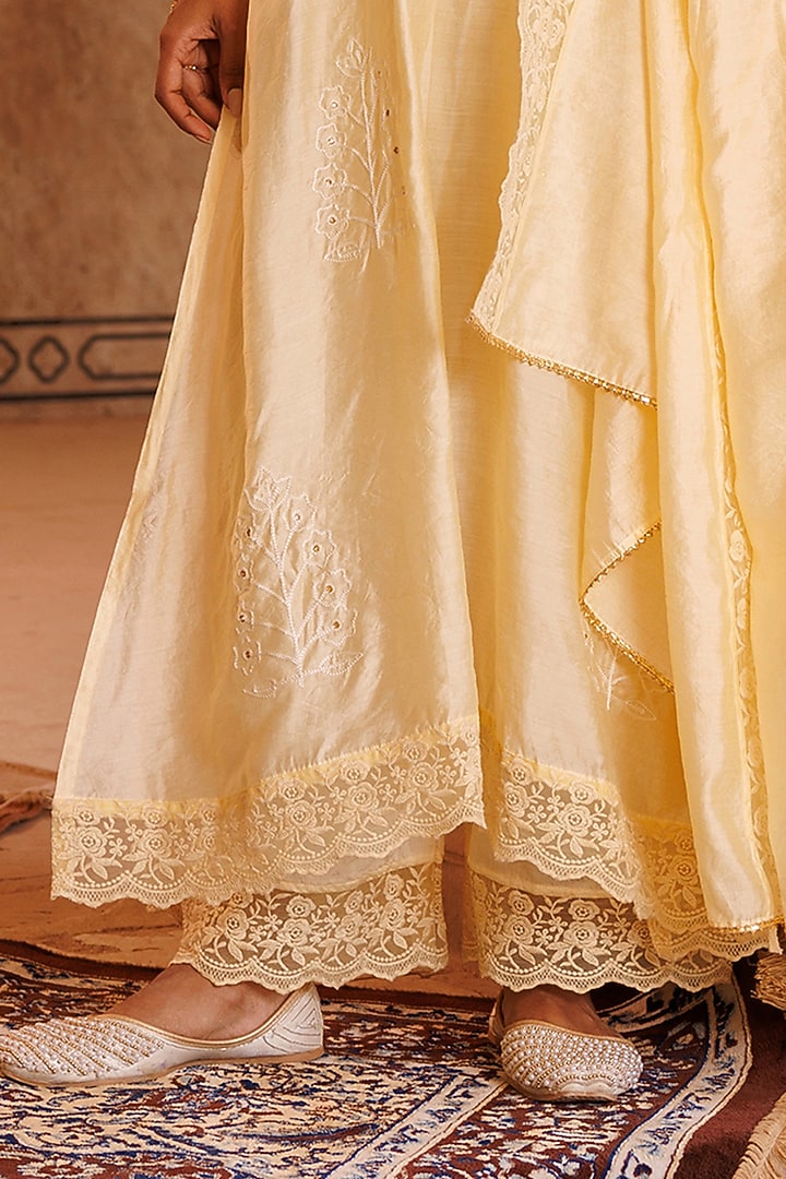 Cream Chanderi Aari Embroidered Kurta Set by Bannhi by Priyanka Rathore at Pernia's Pop Up Shop