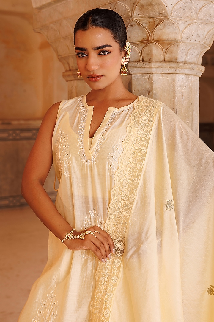 Cream Chanderi Aari Embroidered Kurta Set by Bannhi by Priyanka Rathore at Pernia's Pop Up Shop